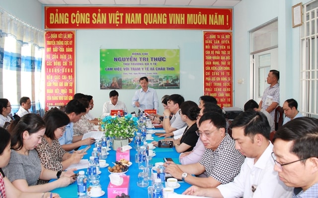 Thứ trưởng Nguyễn Tri Thức khảo sát thực tế y tế cơ sở tại Cà Mau- Ảnh 4.