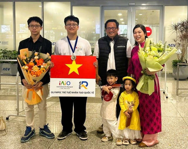 Phía sau học bổng 12 tỷ của chủ nhân Huy chương Bạc AI quốc tế- Ảnh 1.