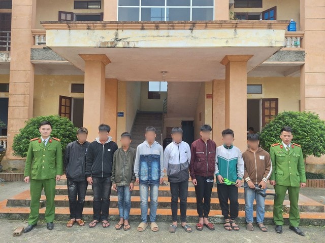 Ngăn chặn kịp thời nhóm thiếu niên mang súng ná tự chế đi giải quyết mâu thuẫn- Ảnh 1. Ngăn chặn kịp thời nhóm thiếu niên mang súng ná tự chế đi giải quyết mâu thuẫn- Ảnh 1.