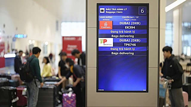 Trước tình trạng gián đoạn không phận khu vực Trung Đông, nhiều chuyến bay giữa Việt Nam và khu vực này bị hủy hoặc điều chỉnh, khiến hàng nghìn hành khách bị ảnh hưởng. Các hãng hàng không đã triển khai chính sách đổi vé, hoàn vé và hỗ trợ hành trình. Trước tình trạng gián đoạn không phận khu vực Trung Đông, nhiều chuyến bay giữa Việt Nam và khu vực này bị hủy hoặc điều chỉnh, khiến hàng nghìn hành khách bị ảnh hưởng. Các hãng hàng không đã triển khai chính sách đổi vé, hoàn vé và hỗ trợ hành trình.