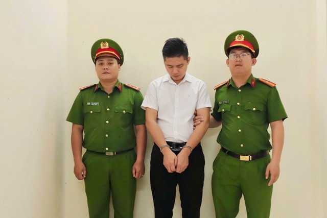 Khởi tố một người nước ngoài chỉ đạo xẻ thịt tê tê quý hiếm bán cho khách- Ảnh 1.