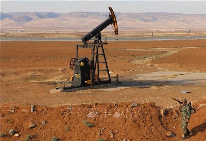 Giá dầu Brent vượt ngưỡng 90 USD/thùng- Ảnh 1. Giá dầu Brent vượt ngưỡng 90 USD/thùng- Ảnh 1.