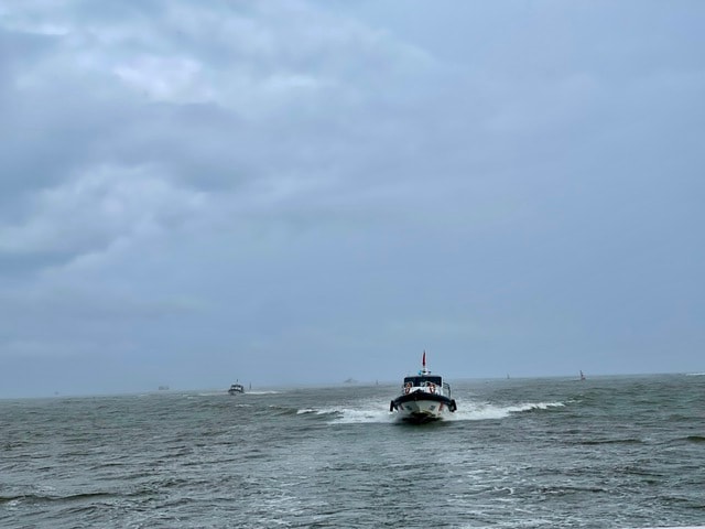 Tìm kiếm tàu cá mất liên lạc trên biển- Ảnh 1.