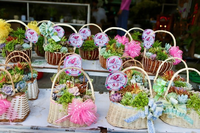 Đường phố TPHCM ngập tràn sắc hoa dịp 8/3- Ảnh 6.