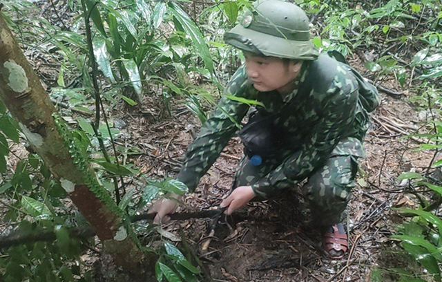 Gùi lương thực băng hơn 450km đường rừng bảo vệ động vật hoang dã quý hiếm- Ảnh 2.