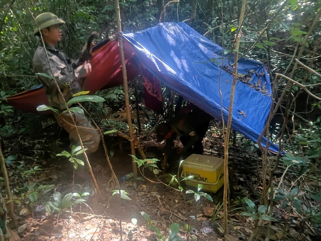 Gùi lương thực băng hơn 450km đường rừng bảo vệ động vật hoang dã quý hiếm- Ảnh 3.