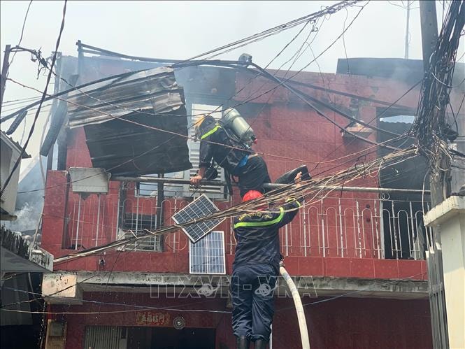 Cháy nhiều căn nhà trong hẻm tại TP Hồ Chí Minh- Ảnh 1.