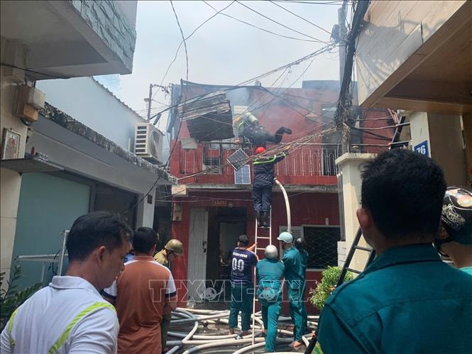 Cháy nhiều căn nhà trong hẻm tại TP Hồ Chí Minh- Ảnh 2.