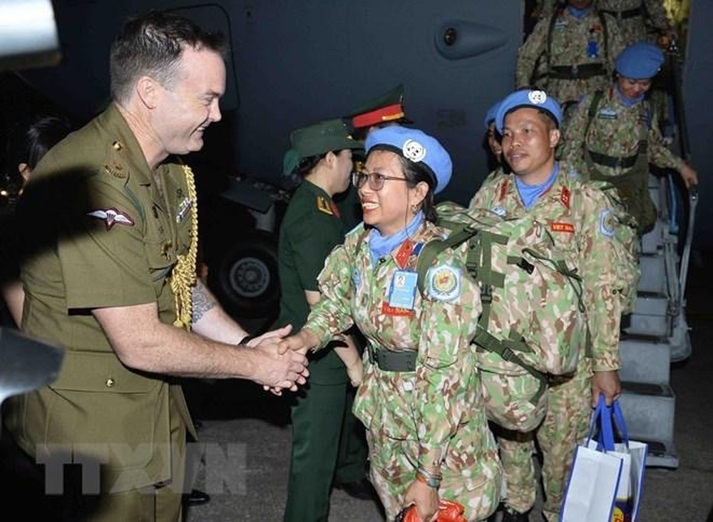 Bóng hồng blouse trắng và mũ nồi xanh ở Nam Sudan- Ảnh 14.