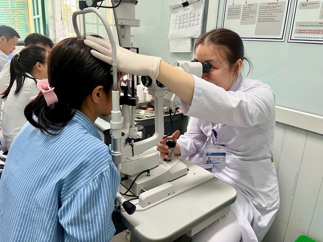 Chuyện nghề của nữ bác sĩ lặng lẽ 'giữ ánh sáng' cho người bệnh- Ảnh 3. Chuyện nghề của nữ bác sĩ lặng lẽ 'giữ ánh sáng' cho người bệnh- Ảnh 3.