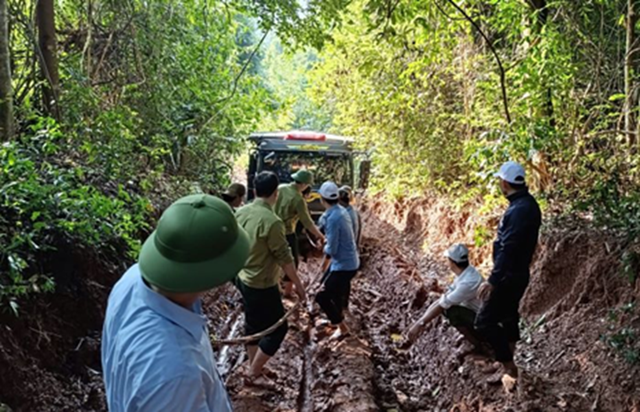 Đồng bào Bru - Vân Kiều các bản biệt lập vùng biên bầu cử sớm- Ảnh 3.