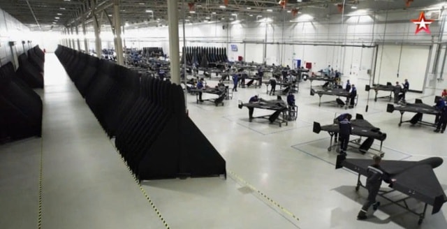 Nga triển khai biến thể UAV Geran sử dụng động cơ phản lực 'hành hạ' hệ thống đánh chặn Ukraine- Ảnh 1.