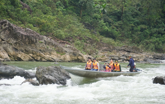 Đồng bào Bru - Vân Kiều các bản biệt lập vùng biên bầu cử sớm- Ảnh 2.