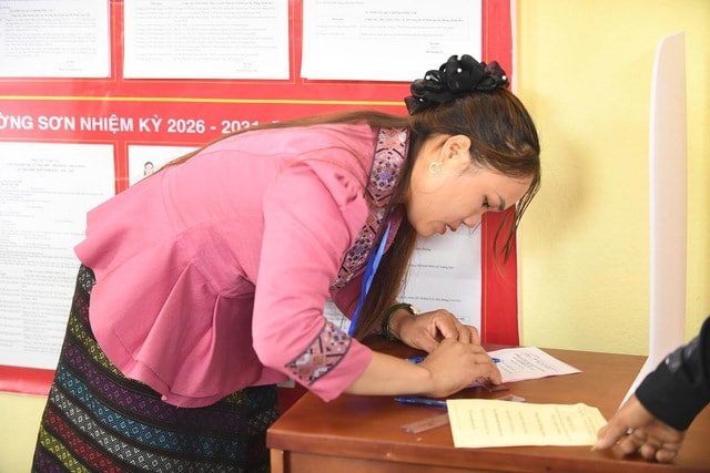 Đồng bào Bru - Vân Kiều các bản biệt lập vùng biên bầu cử sớm- Ảnh 6.