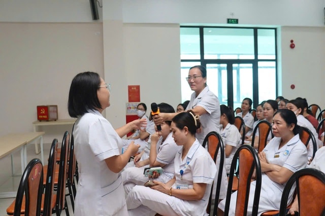 Người lặn lội đi tìm ‘hơi ấm’ cho mẹ và bé- Ảnh 2.