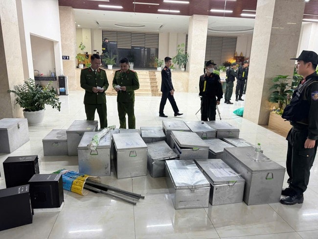 Bắt 'trùm hút cát' tại Quảng Ninh, thu giữ vũ khí quân dụng và chất ma túy.- Ảnh 1.