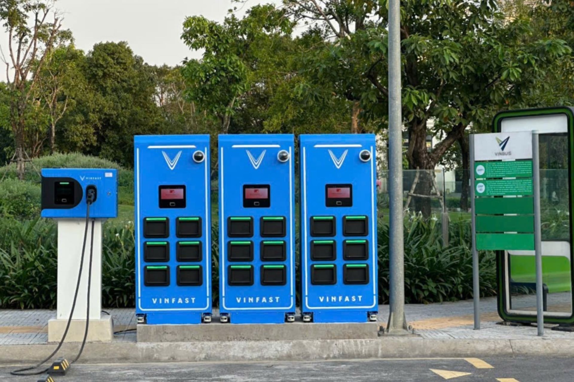 Ưu đãi chồng ưu đãi: Khách Việt háo hức 'chốt đơn' VinFast Viper - 2