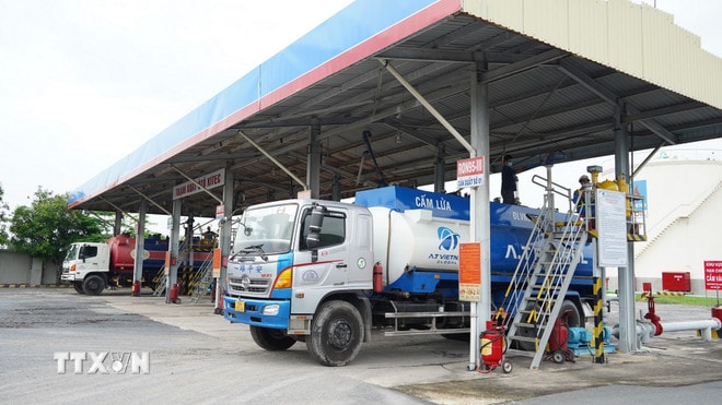 Đề xuất giảm thuế nhập khẩu xăng dầu xuống 0% để ổn định nguồn cung- Ảnh 1.