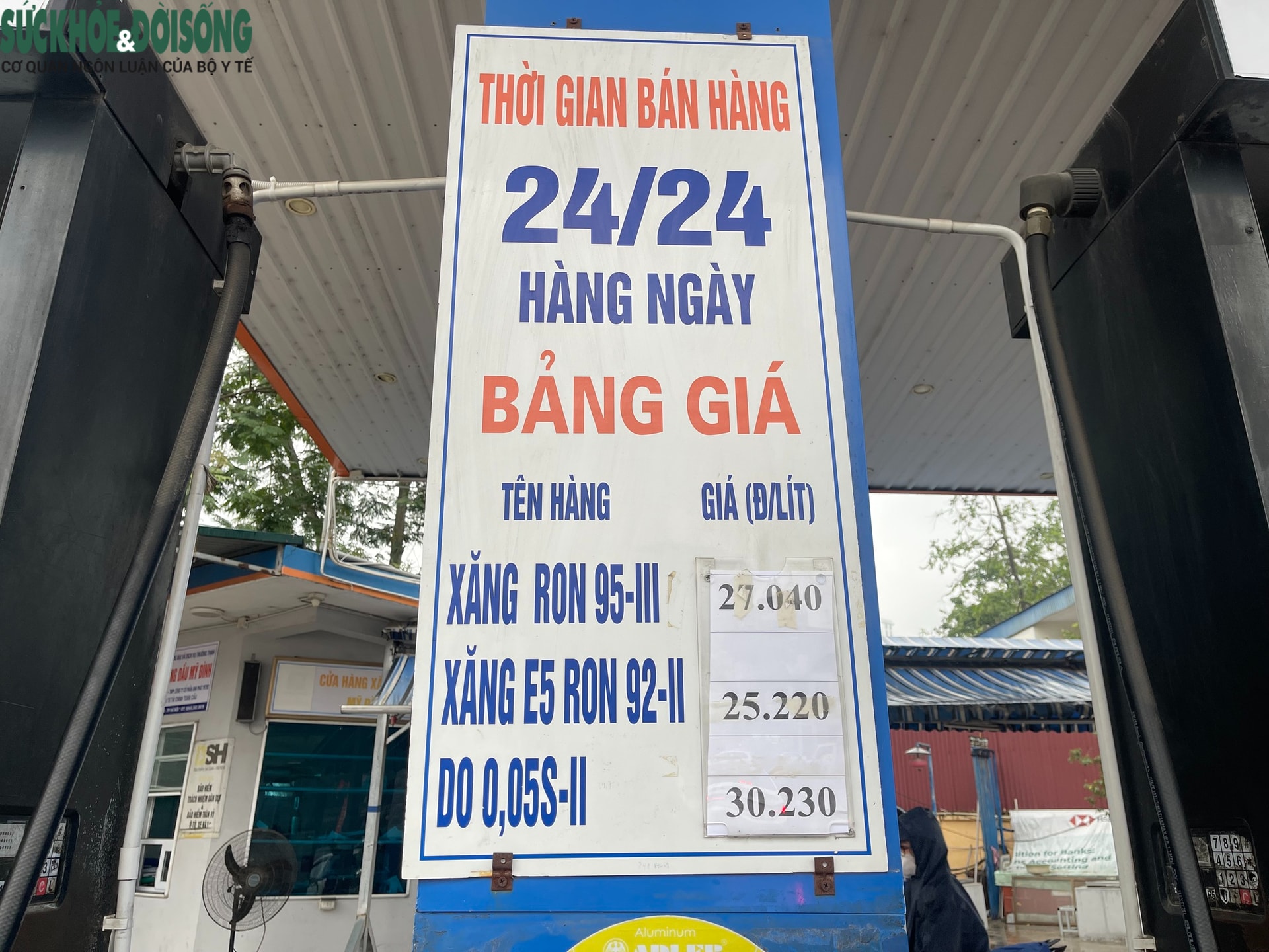 Giá xăng tăng, tài xế xe dịch vụ thêm nỗi lo mưu sinh- Ảnh 1.