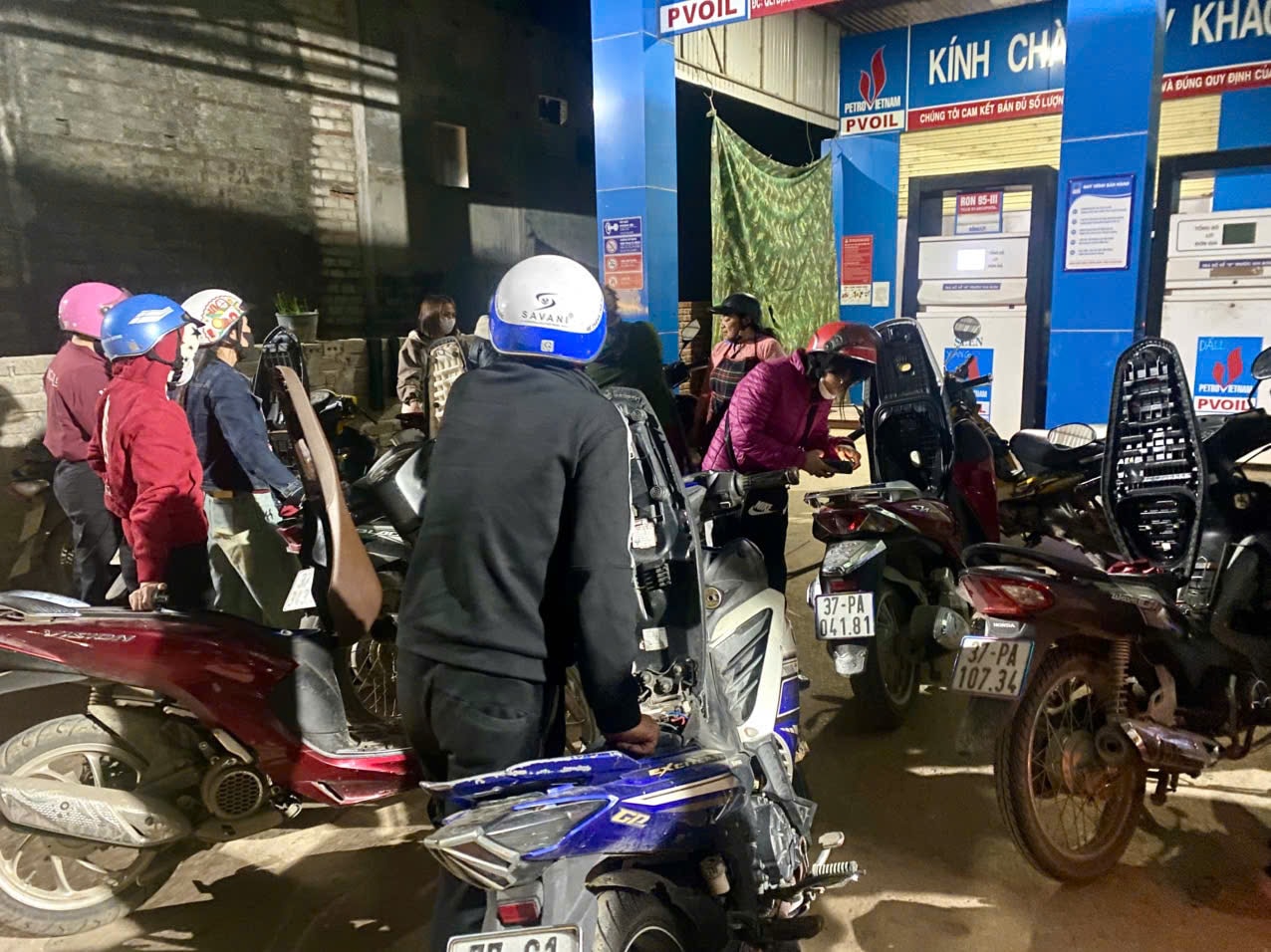 Nghệ An giám sát chặt hoạt động kinh doanh xăng dầu, bảo đảm nguồn cung- Ảnh 1.