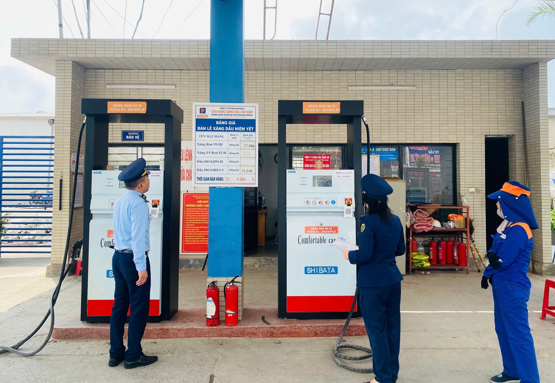 Nghệ An giám sát chặt hoạt động kinh doanh xăng dầu, bảo đảm nguồn cung- Ảnh 3.