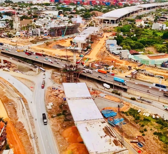 Bộ trưởng Bộ Xây dựng yêu cầu nhà thầu đẩy nhanh tiến độ các dự án trọng điểm tại TPHCM- Ảnh 2.