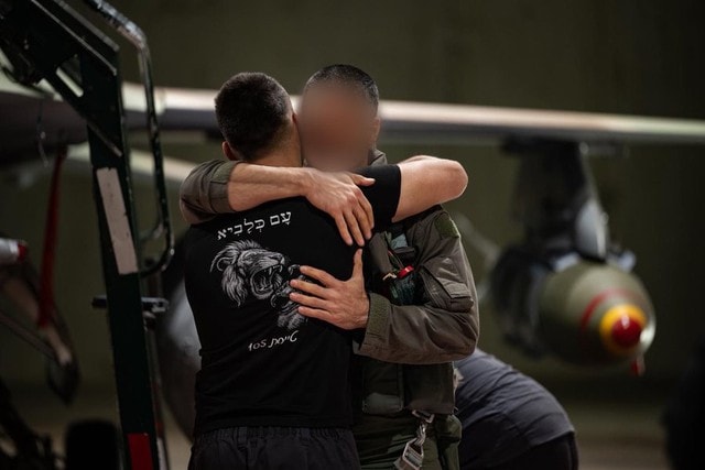 Bom bí ẩn lần đầu xuất hiện trên tiêm kích F-16 Israel- Ảnh 2.