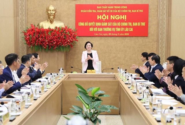 Công bố quyết định kiểm tra, giám sát của Bộ Chính trị đối với Ban Thường vụ Tỉnh ủy Lào Cai- Ảnh 1. Công bố quyết định kiểm tra, giám sát của Bộ Chính trị đối với Ban Thường vụ Tỉnh ủy Lào Cai- Ảnh 1.