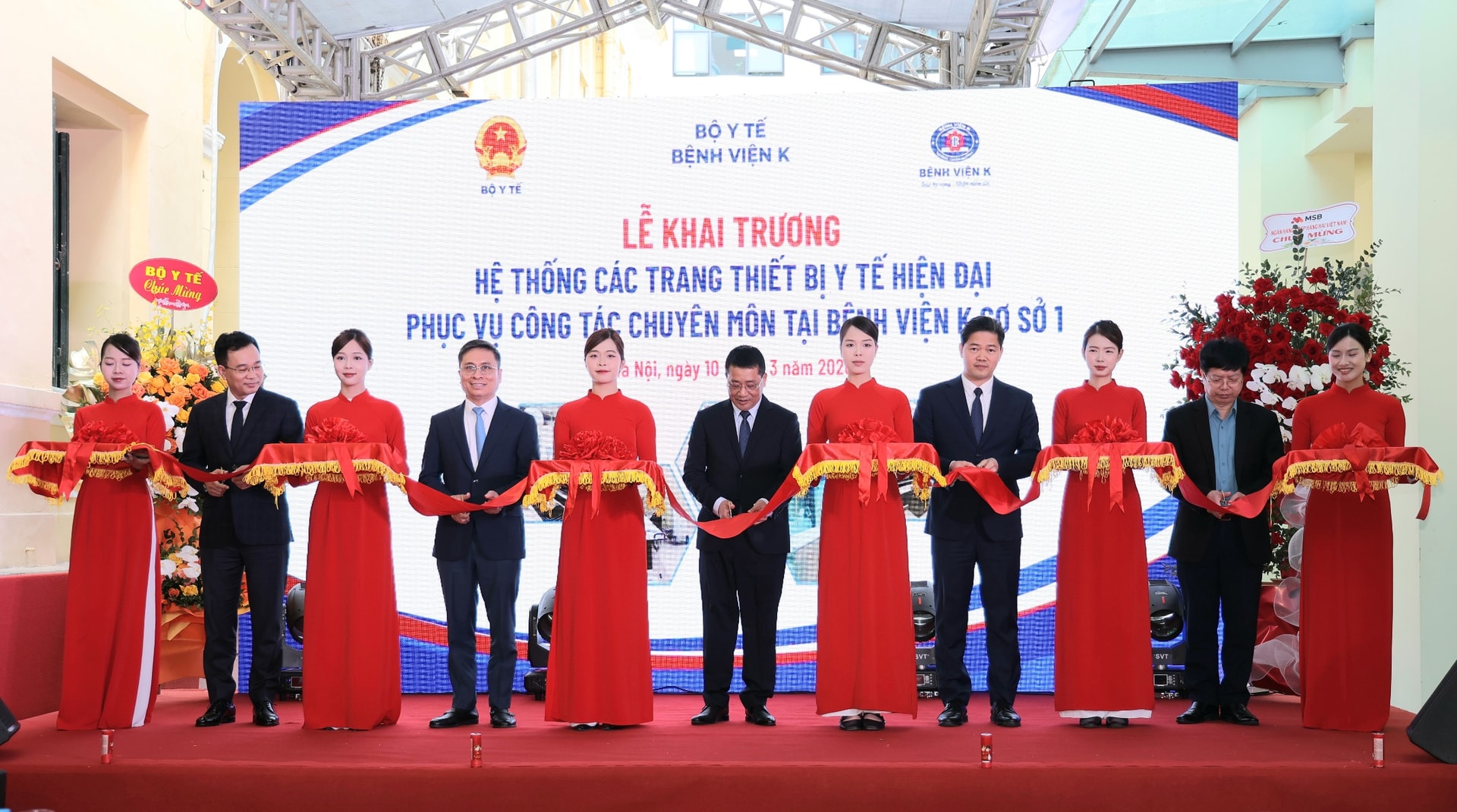 Bệnh viện K vận hành máy xạ trị hiện đại, giảm thời gian điều trị ung thư chỉ còn 2-3 phút- Ảnh 1.