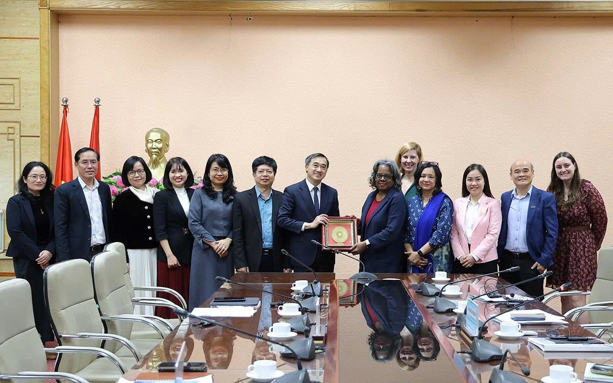 CTFK đề xuất đưa quy định cấm trưng bày sản phẩm thuốc lá tại các điểm bán vào văn bản pháp luật- Ảnh 4.