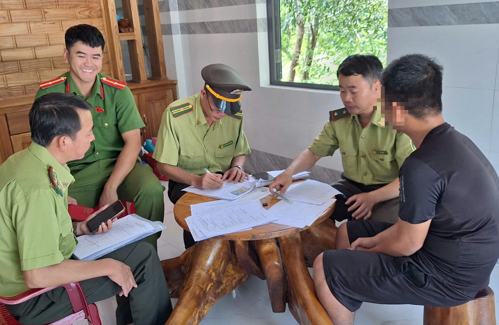 Bất ngờ số người đăng ký sau yêu cầu mang chim cảnh đi cà phê phải chứng minh nguồn gốc- Ảnh 2. Bất ngờ số người đăng ký sau yêu cầu mang chim cảnh đi cà phê phải chứng minh nguồn gốc- Ảnh 2.