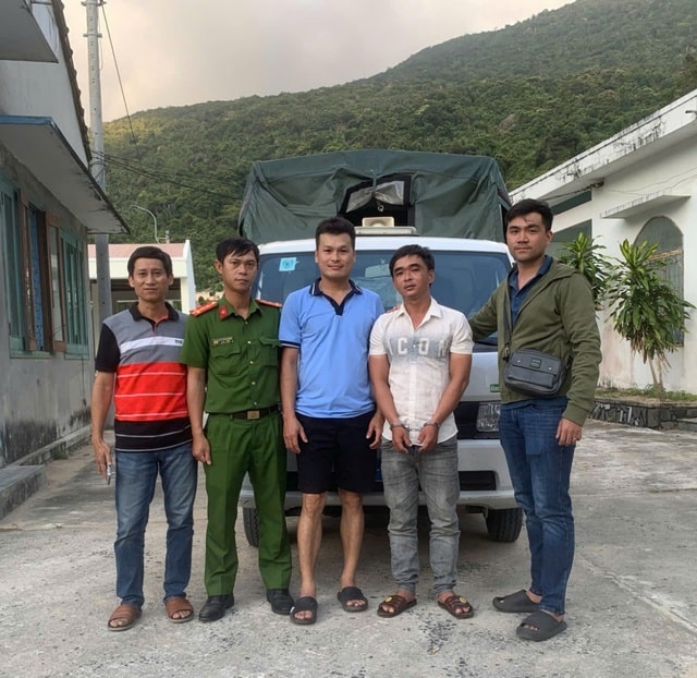 Bắt đối tượng truy nã khi đang trốn chạy trên tuyến Quốc lộ 1- Ảnh 1. Bắt đối tượng truy nã khi đang trốn chạy trên tuyến Quốc lộ 1- Ảnh 1.