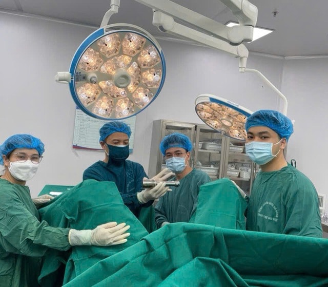 Thiếu niên 15 tuổi cấp cứu vì chiếc chày 18cm mắc kẹt hậu môn- Ảnh 3. Thiếu niên 15 tuổi cấp cứu vì chiếc chày 18cm mắc kẹt hậu môn- Ảnh 3.