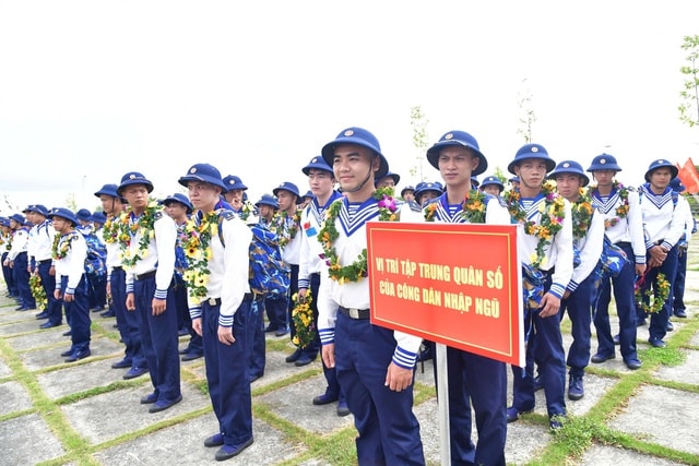 Chiến sĩ mới ở Vùng 2 Hải quân hòa nhập môi trường quân ngũ- Ảnh 1.