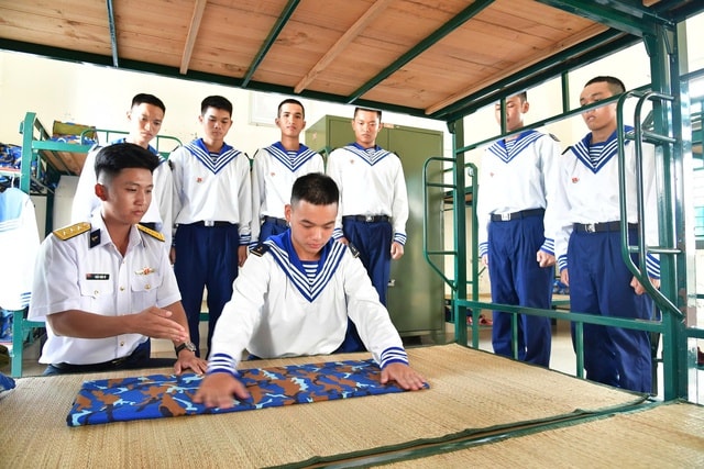 Chiến sĩ mới ở Vùng 2 Hải quân hòa nhập môi trường quân ngũ- Ảnh 3.