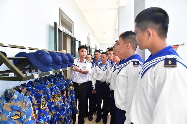 Chiến sĩ mới ở Vùng 2 Hải quân hòa nhập môi trường quân ngũ- Ảnh 4.