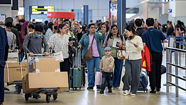 Giá nhiên liệu tăng, ngành hàng không đề xuất thu phụ phí vào giá vé- Ảnh 2.