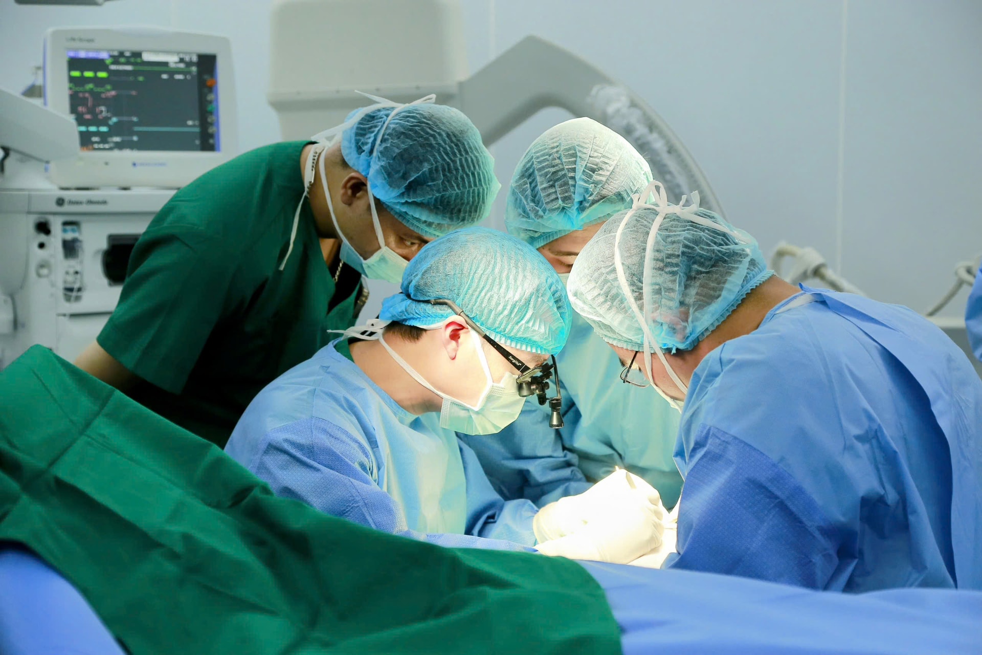 Gãy cổ xương bàn tay số V khi chơi thể thao, làm thế nào để nhận biết?- Ảnh 1.