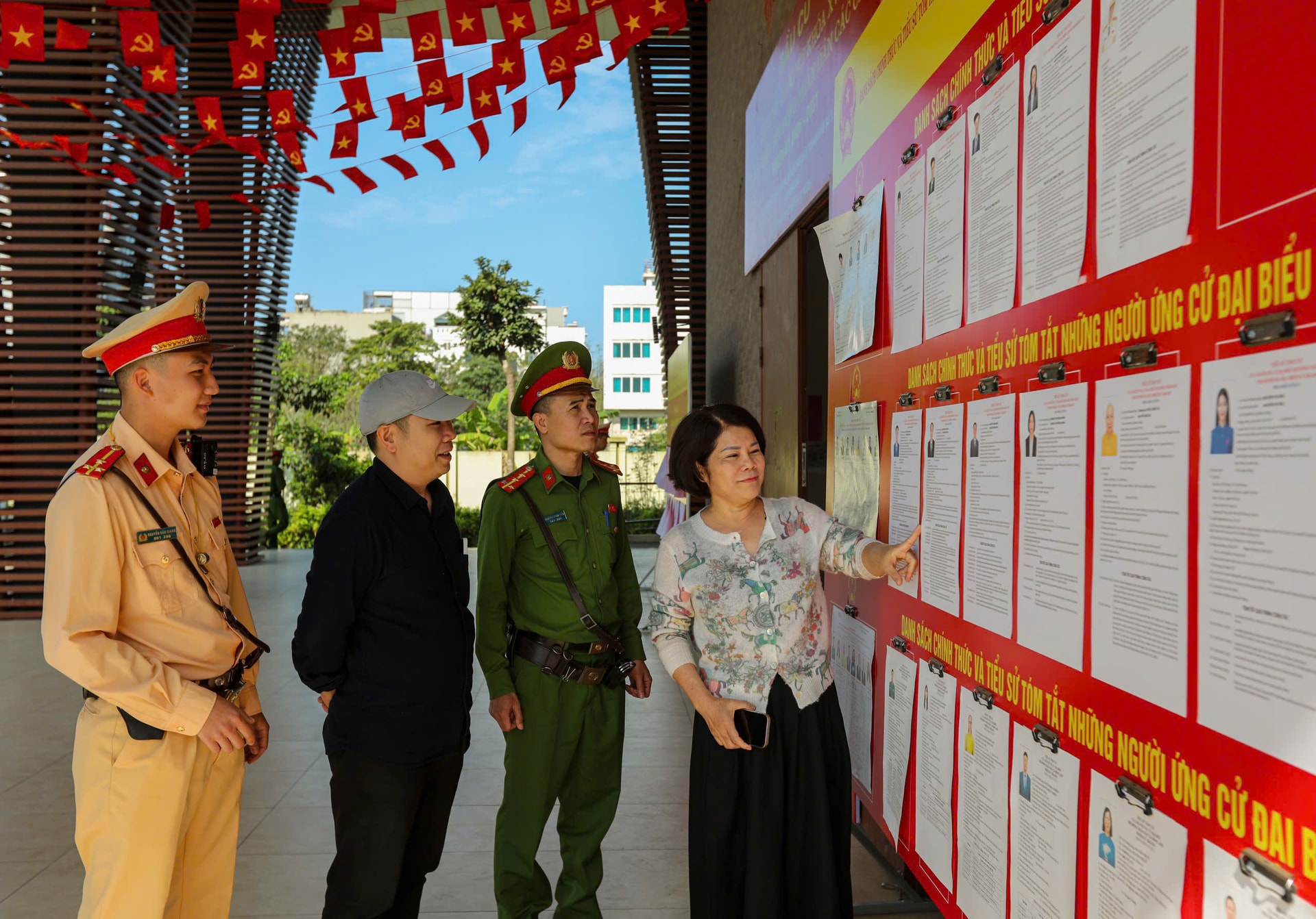 Hà Nội triển khai phương án bảo đảm an ninh, trật tự, giao thông phục vụ bầu cử- Ảnh 2.