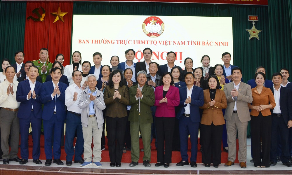 Bộ trưởng Bộ Y tế Đào Hồng Lan và các ứng viên tiếp tục chương trình tiếp xúc cử tri tỉnh Bắc Ninh- Ảnh 4.