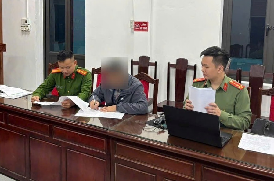 Bình luận xúc phạm lãnh đạo thành phố, 2 chủ tài khoản bị xử phạt 15 triệu đồng- Ảnh 1.