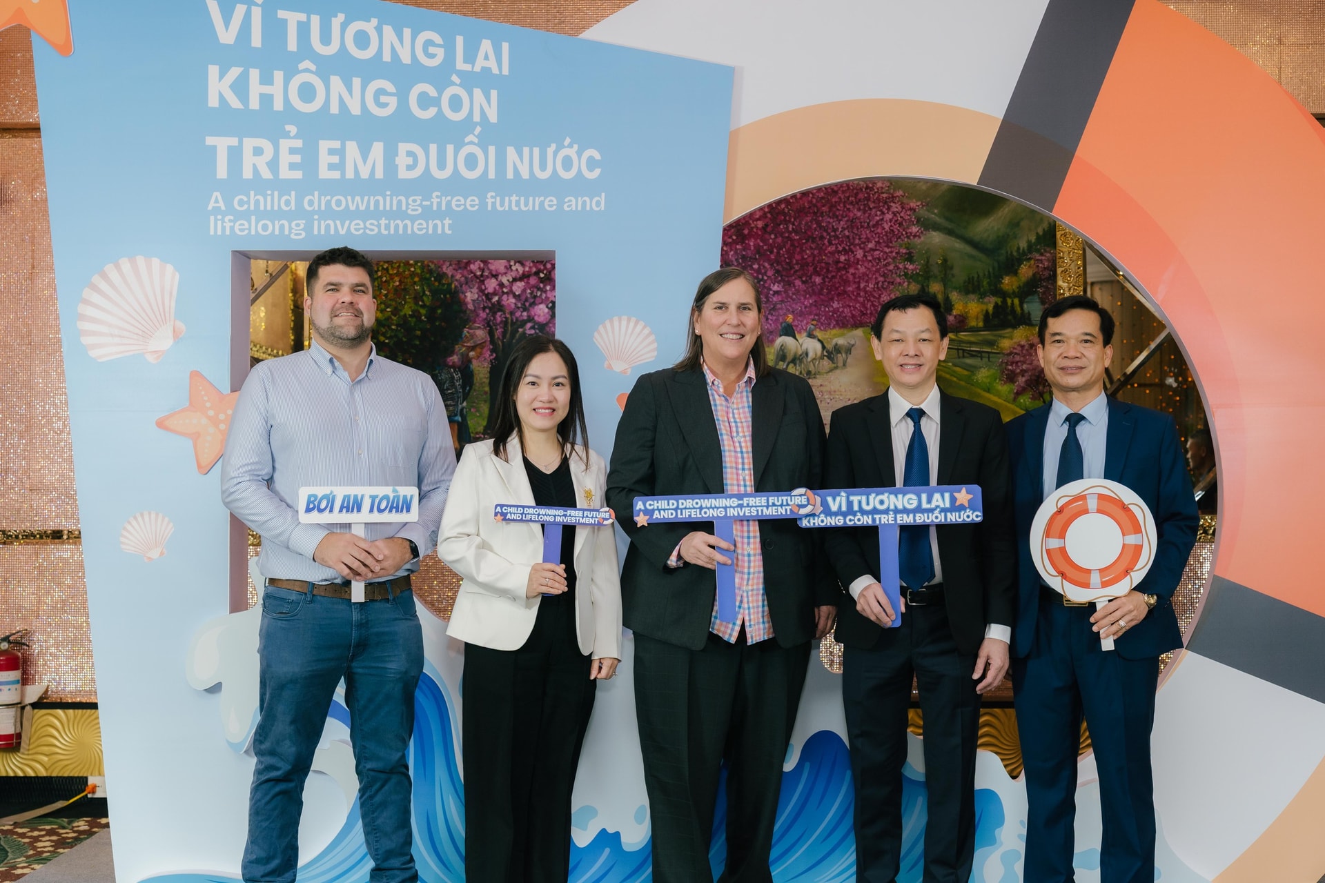 Cùng cam kết vì tương lai không còn trẻ em đuối nước tại Việt Nam- Ảnh 3. Cùng cam kết vì tương lai không còn trẻ em đuối nước tại Việt Nam- Ảnh 3.