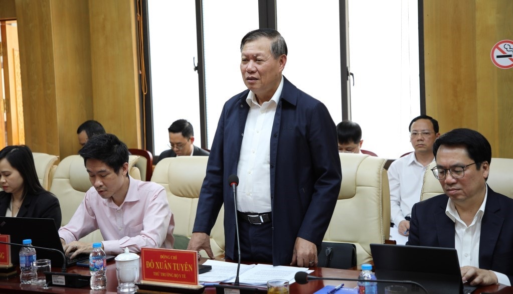 Thứ trưởng Đỗ Xuân Tuyên kiểm tra việc chuẩn bị triển khai quy định mới về an toàn thực phẩm tại Cửa khẩu Quốc tế Móng Cái- Ảnh 2.