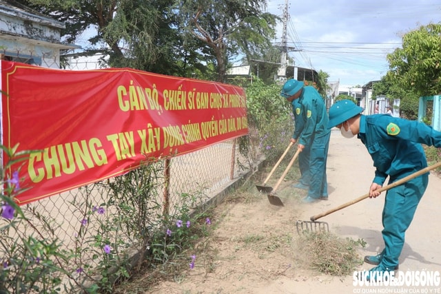 Bộ đội, dân quân len lỏi 'đến từng ngõ, đi từng rẫy' đưa thông tin bầu cử đến Nhân dân- Ảnh 4.