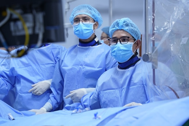 Can thiệp kịp thời, cứu sống bệnh nhân tắc động mạch thân nền nguy kịch- Ảnh 1.