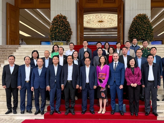 Thủ tướng: Chăm sóc sức khỏe người cao tuổi là nền tảng phát triển 'kinh tế bạc'- Ảnh 6.