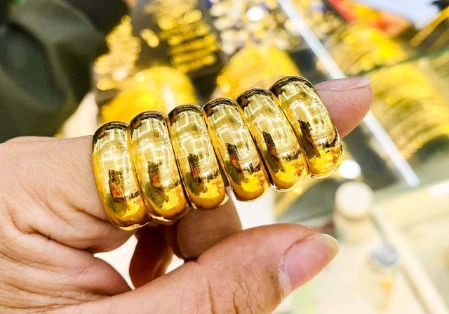 Chốt giá vàng hôm nay ngày 11/3 tiếp đà tăng cực mạnh- Ảnh 1.