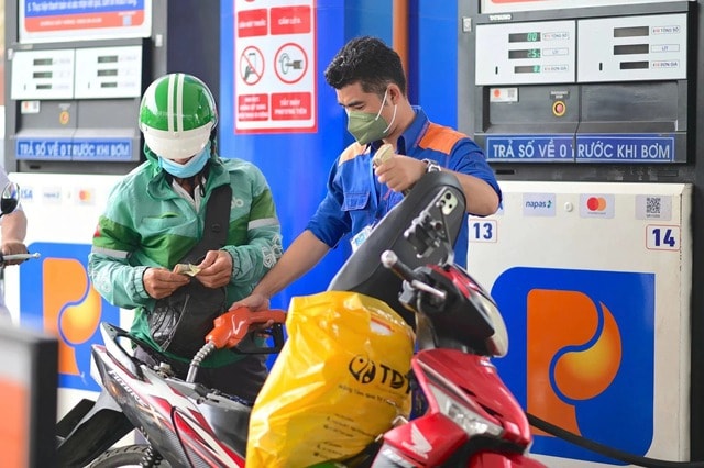 Giá xăng dầu đồng loạt giảm mạnh kỳ điều hành ngày 11/3, có loại giảm gần 8.000đ/lít- Ảnh 1.