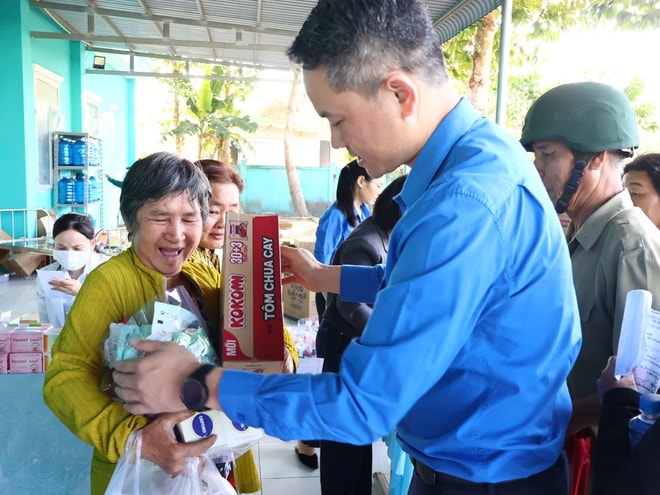 Khám miễn phí hơn 2.000 người dân TPHCM, thúc đẩy tiếp cận y tế toàn diện- Ảnh 3. Khám miễn phí hơn 2.000 người dân TPHCM, thúc đẩy tiếp cận y tế toàn diện- Ảnh 3.