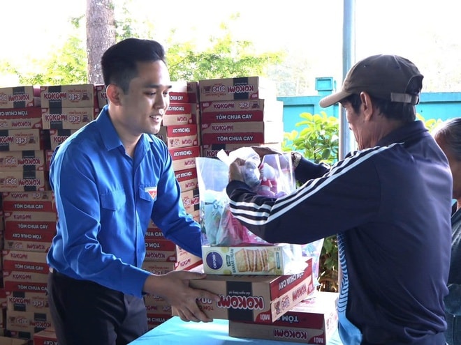 Khám miễn phí hơn 2.000 người dân TPHCM, thúc đẩy tiếp cận y tế toàn diện- Ảnh 4. Khám miễn phí hơn 2.000 người dân TPHCM, thúc đẩy tiếp cận y tế toàn diện- Ảnh 4.